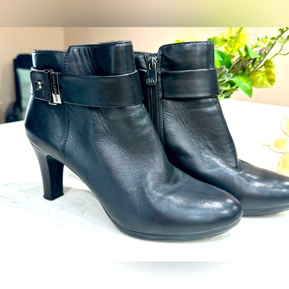 ANNE KLEIN Black Leather Buckle BOOTS- Black